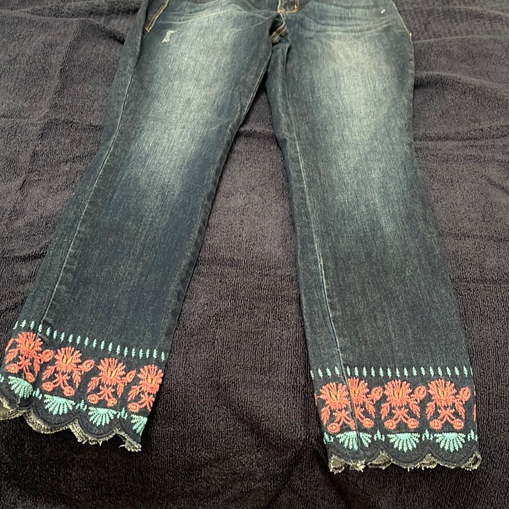 Capri ankle tassel
